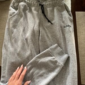 🤍🤍 Adidas Joggers, comfy and adorable